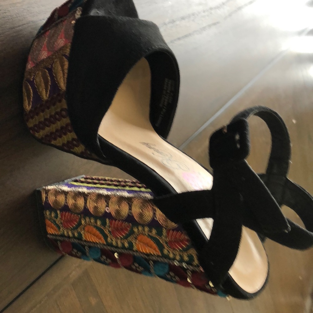 Heels - Picture 2 of 6